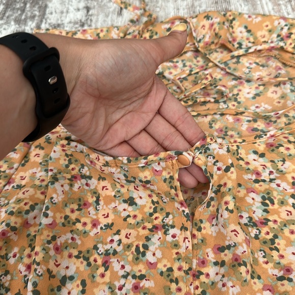 Le Lis Floral Strappy Tank Top - Picture 8 of 9